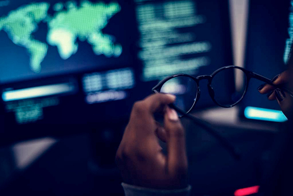 千元眼鏡成本僅20塊，6億近視人口的“暴利”行業(yè)真相